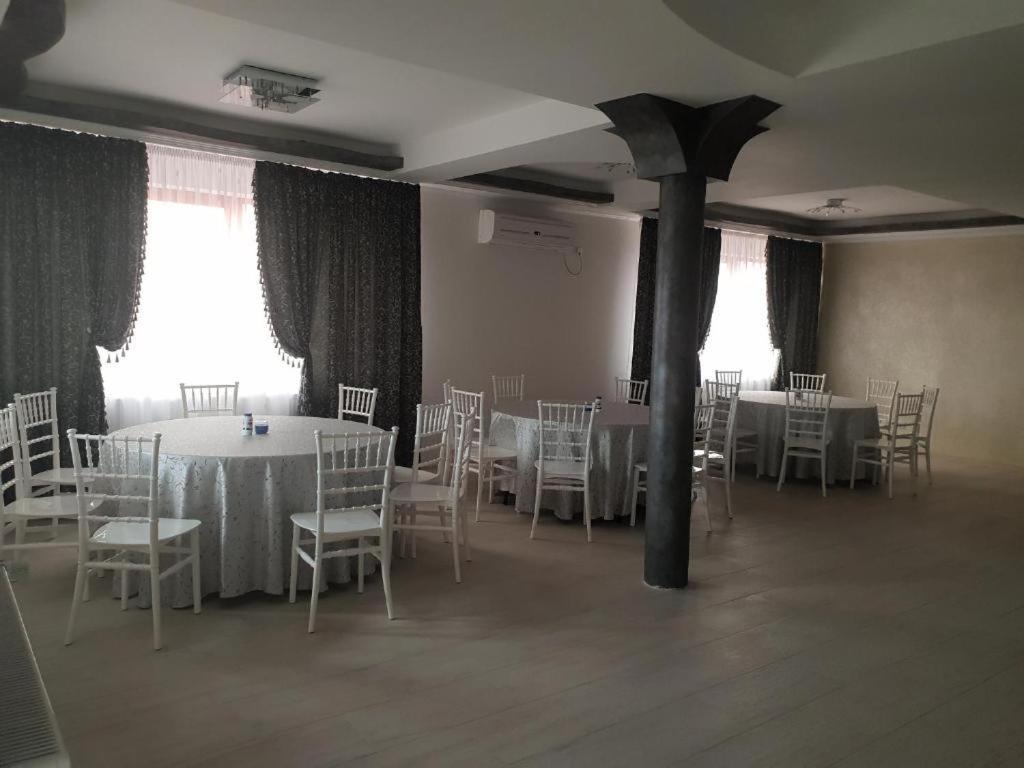 La Zinculescu Hotel Albestii Paminteni Exterior photo